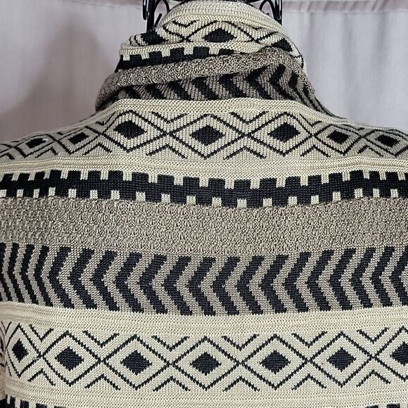 ENTRO Black/Brown/Tan Navajo Pattern Cape Sweater Small - Picture 5 of 7